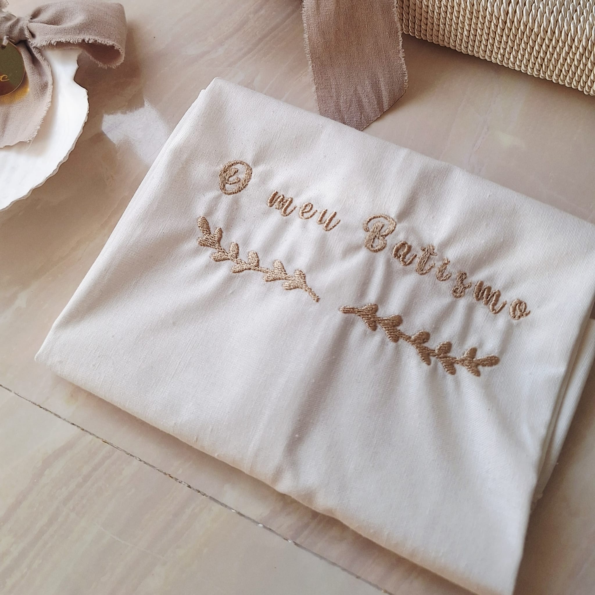 tolha de batismo bordada personalizada